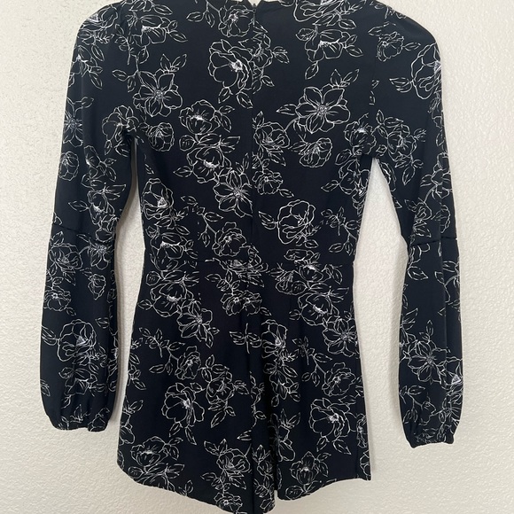 Forever 21 | Black and White Floral Romper - Picture 6 of 7